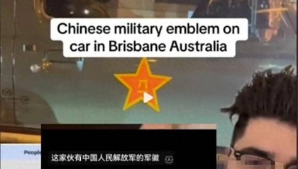 澳大利亚人抗议在车上贴中国八一军徽!吓得还以为是中国来抓他的