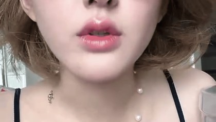 赵露思直播落泪,自曝父亲患癌