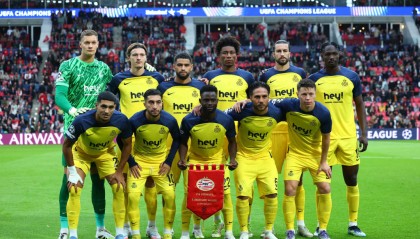 国安亚冠赛冲突全景:王子铭与河内球员的黄牌背后,2-2平局的战术博弈