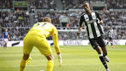 引援大手笔!利物浦1.3亿求购伊萨克,3500万格伊转会能否成真?