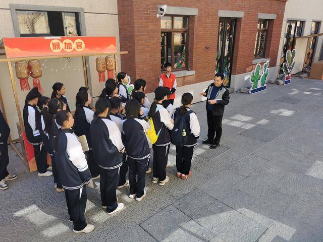 郑州市扶轮外国语学校开展“老街探访”研学活动